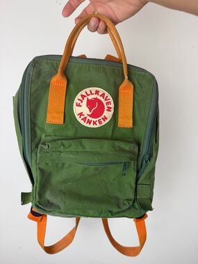 FJALLRAVEN Kanken Mini Backpack Leaf Green Burnt Orange